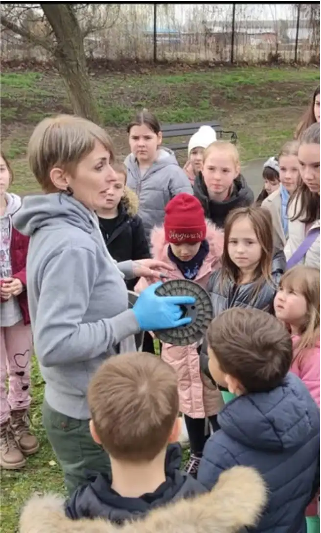 Educational talk with children at the zoo